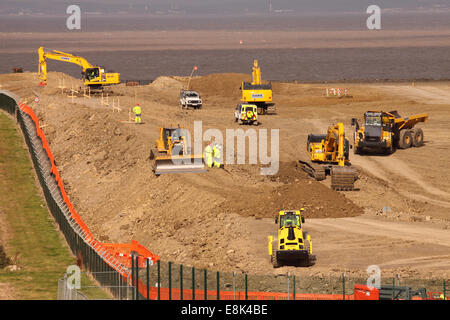 Hinkley Punkt C Somerset, UK. 9. Oktober 2014. Bauarbeiten am neuen Hinkley Point "C" Nuclear Power Station Schritte einen Gang höher, nachdem die Europäische Union die £ 24,5 Milliarden-Projekt genehmigt. Im Hintergrund sehen den Bristolkanal. Stockfoto