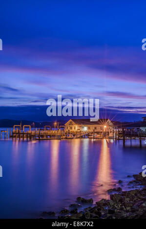 Neuseeland, Nordinsel, Paihia, Paihia Pier im Morgengrauen (großformatige Größen erhältlich) Stockfoto