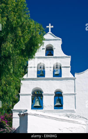 USA, California, San Diego, Mission San Diego, Glockenturm (großformatige Größen erhältlich) Stockfoto