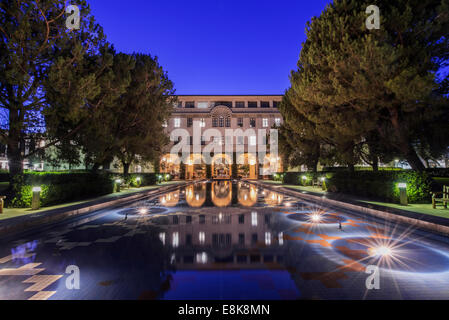 USA, Kalifornien, Pasadena, California Institute of Technology, Beckman Institute Widerspiegelnder Teich Stockfoto