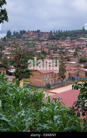 Ruanda, KIGALI: Straßenszenen in Ruandas Hauptstadt. Menschen, Nachbarschaften, Geschäfte, Hügel, Strom. Stockfoto