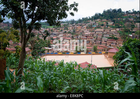 Ruanda, KIGALI: Straßenszenen in Ruandas Hauptstadt. Menschen, Nachbarschaften, Geschäfte, Hügel, Strom. Stockfoto