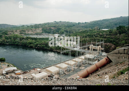 Akosombo-Staudamm am Fluss Volta in Ghana Stockfoto