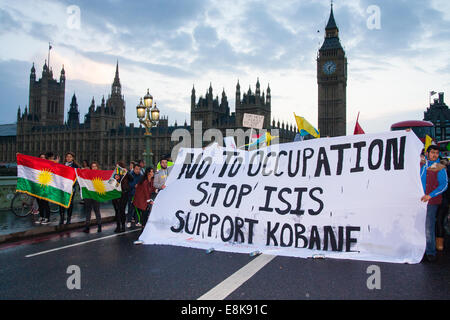 London, UK. 9. Oktober 2014.  Britische Kurden blockieren Westminster Bridge, da Resultate von Kurden gegen ISIS und fordern demonstrieren, daß Großbritannien und der Türkei ihnen helfen sich gegen die Dschihad-Bewegung zu verteidigen. Bildnachweis: Paul Davey/Alamy Live-Nachrichten Stockfoto