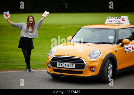 Driving Instructor Riddler Schule der Motorisierung von Robert Ridley Kursleiter Riddler Fahrschule der Motorisierung von Robert Ridley Stockfoto