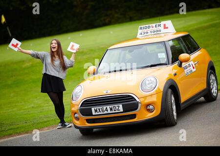 Driving Instructor Riddler Schule der Motorisierung von Robert Ridley Kursleiter Riddler Fahrschule der Motorisierung von Robert Ridley Stockfoto