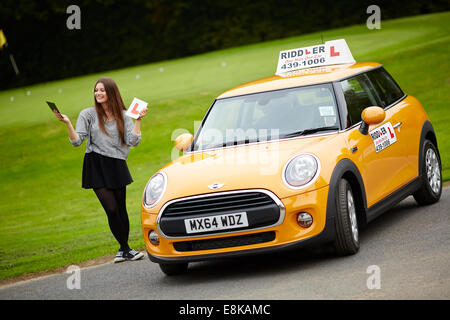 Driving Instructor Riddler Schule der Motorisierung von Robert Ridley Kursleiter Riddler Fahrschule der Motorisierung von Robert Ridley Stockfoto