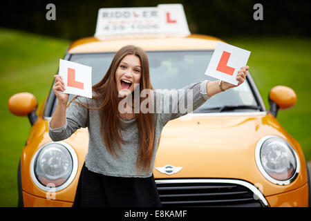 Driving Instructor Riddler Schule der Motorisierung von Robert Ridley Kursleiter Riddler Fahrschule der Motorisierung von Robert Ridley Stockfoto