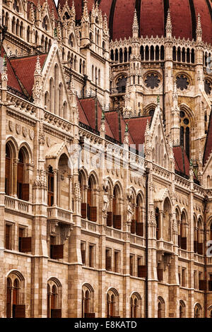 Detail der Kuppel des ungarischen Parlamentsgebäude, Kossuth Lajos Quadrat, Budapest, Ungarn Stockfoto