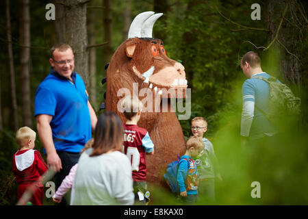 Der Start aus dem Kinderbuch von Schriftsteller und Dramatiker Julia Donaldson The Gruffalo zu karikieren und illustriert von Axel Sche Stockfoto