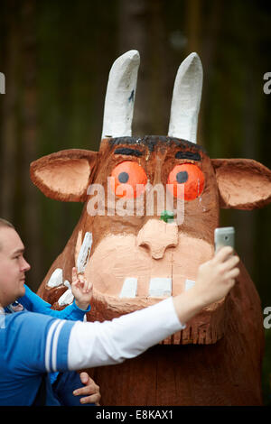 Der Start aus dem Kinderbuch von Schriftsteller und Dramatiker Julia Donaldson The Gruffalo zu karikieren und illustriert von Axel Sche Stockfoto