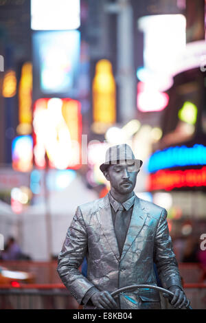 New York City Times Square NYC Busker Performer, arbeiten für Tipps Stockfoto