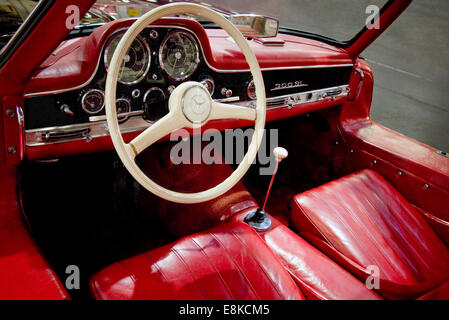 Interieur und Armaturenbrett ein Mercedes 300SL Stockfoto