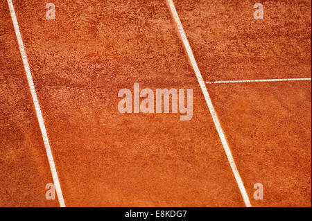 Detail mit Linien auf einem Tennis-Sandplatz von oben gesehen Stockfoto