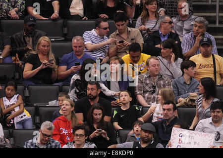 Paul McCartney, James McCartney und Nancy Shevell Familie Out um die Clippers Spiel. Die Los Angeles Clippers gegen die Los Angeles Lakers mit einem Endstand von 120-97 im Staples Center in der Innenstadt von Los Angeles. Eher ungewöhnlich, McCartney und seiner Familie saßen in der "billiger" Sitze des Stadions während die meisten A-Promis Spielfeldrand sitzen tendenziell während der Teilnahme an den Spielen mit: Paul McCartney, Nancy Shevell Where: Los Angeles, California, Vereinigte Staaten von Amerika bei: 6. April 2014 Stockfoto