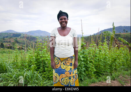 Ruanda, NYAMAGABE: Marie Mukadera lebt in einem der ärmsten Viertel von Ruanda. Sie hat ein kleines Haus und ein Stück Land. Stockfoto