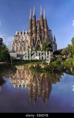 BARCELONA, Spanien - 8. Oktober: La Sagrada Familia - Kathedrale, entworfen von Antonio Gaudi, der seit 1882 gebaut wird und nicht Stockfoto