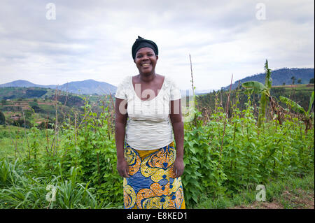 Ruanda, NYAMAGABE: Marie Mukadera lebt in einem der ärmsten Viertel von Ruanda. Sie hat ein kleines Haus und ein Stück Land. Stockfoto