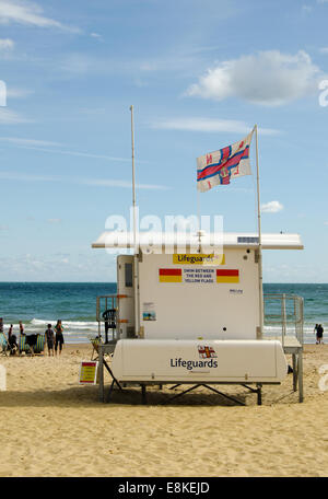 Strandwache am Strand von Bournemouth, Dorset, Großbritannien Stockfoto