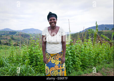 Ruanda, NYAMAGABE: Marie Mukadera lebt in einem der ärmsten Viertel von Ruanda. Sie hat ein kleines Haus und ein Stück Land. Stockfoto