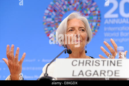 Washington, DC, USA. 9. Oktober 2014. Internationalen Währungsfonds (IWF) Managing Director Christine Lagarde spricht auf eine Eröffnung Pressekonferenz auf der IMF-World Bank jährliche Sitzungen 2014 in Washington, D.C., Hauptstadt der USA, 9. Oktober 2014. Bildnachweis: Bao Dandan/Xinhua/Alamy Live-Nachrichten Stockfoto