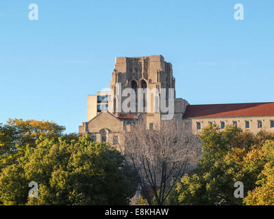 International House an der University of Chicago an einem schönen Herbsttag in Chicago, IL, USA. Stockfoto