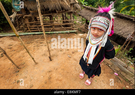 Traditionell gekleideten Mädchen aus der Akha Menschen, Bergstämme, ethnische Minderheit, Provinz Chiang Rai, Nord-Thailand, Thailand Stockfoto