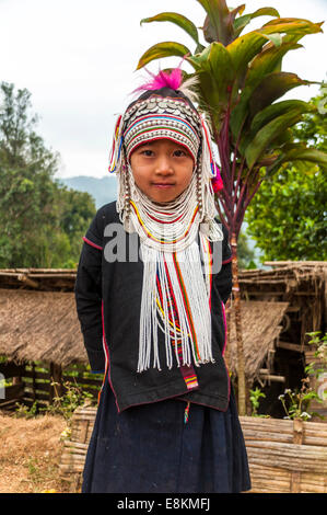 Traditionell gekleideten Mädchen aus der Akha Menschen, Bergstämme, ethnische Minderheit, Provinz Chiang Rai, Nord-Thailand, Thailand Stockfoto