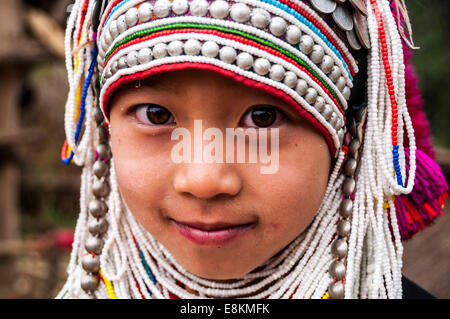 Traditionell gekleideten Mädchen aus der Akha Menschen, Bergstämme, ethnischer Minderheiten, Porträt, Provinz Chiang Rai, Nordthailand Stockfoto