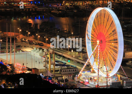 Riesenrad und Eisbahn im Port Hercule, hinter Hôtel Hermitage Monte-Carlo, Monaco, mediterran Stockfoto