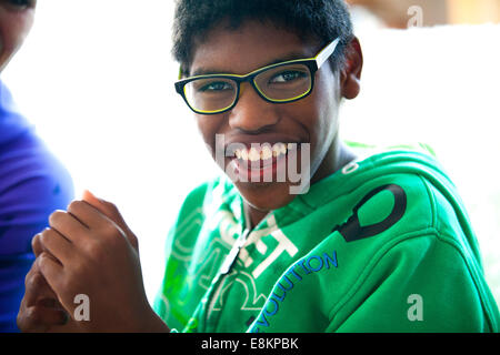 Reportage über Sylvain, 11 Jahre alt, leidet an Autismus. Er wurde diagnostiziert als er 7 war. Stockfoto