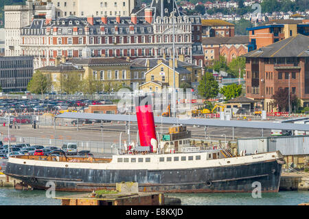 Große Schiffe Ausschreibung TS Calshot Southampton UK Stockfoto