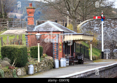 Eisenbahn-Unterschlupf bei Carrog Station am Llangollen Railway, Wales, Europa, Stockfoto