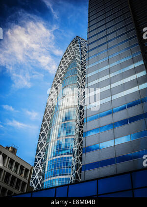 Mode Gakuen Cocoon Tower in Shinjuku, Tokio, Japan. Stockfoto