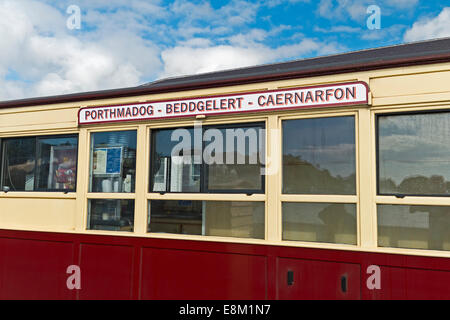 Dafydd Loyd George Dampfmaschine Porthmadog Bahnhof North Wales Uk Schmalspurbahn welsh Highland Festiniog Wagen Stockfoto