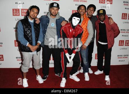 Los Angeles, CA, USA. 9. Oktober 2014. Jabbawockeez im Ankunftsbereich für Uniqlo trifft in Los Angeles, UNIQLO Beverly Center Store, Los Angeles, CA 9. Oktober 2014. Bildnachweis: Dee Cercone/Everett Collection/Alamy Live-Nachrichten Stockfoto