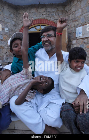 Indien Rajasthan, Bal Ashram für gerettete Kind Hilfsarbeiter, Menschenrechtler Kailash Satyarthi, Gründer und Leiter der NGO-BBA/SACCS, die für die Rechte der Kinder und gegen Kinderarbeit, wurde er 2014 mit dem Nobelpreis ausgezeichnet, Bilder, November 2006 Stockfoto