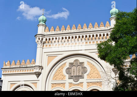 Das Exterieur des maurischen Stils spanische Synagoge in Prag, Tschechien. Stockfoto