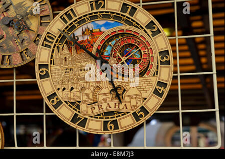 Dekorative Astronomische Uhren auf Halvelske Markt in der City von Prag, Tschechien. Stockfoto