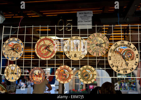 Dekorative Astronomische Uhren auf Halvelske Markt in der City von Prag, Tschechien. Stockfoto