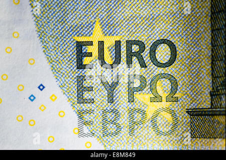 Nahaufnahme einer 5 Euro-Banknote mit "Euro" in allen europäischen Skripte geschrieben Stockfoto