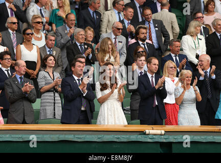 Prinz William seiner Frau Catherine (Kate) bei den Wimbledon Championships 2014. Stockfoto