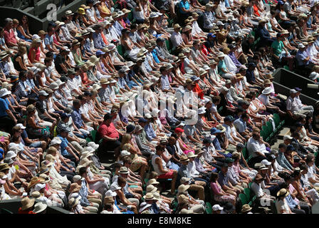 Zuschauer bei den Wimbledon Championships 2014, London, England. Stockfoto