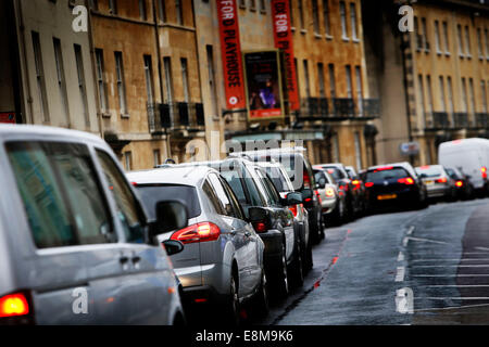 Schlechten Verkehr im Stadtzentrum Oxfords. Bilder hier sind von Datenverkehr, der die Banbury Straße versuchen, sich über St Giles hinunter und dann Sie Beaumont Street Richtung Hythe Bridge Street. Leben führen Req von Lucy Ford 10.06.2014! Stockfoto