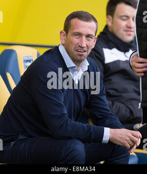 10.04.2014 Fußball: Oxford United V Newport Newport Chef, Justin Edinburgh. Catchline: Fußball: United V Newport Länge: Dps Kopie: Dave Pritchard Pic: Damian Halliwell Picture Stockfoto