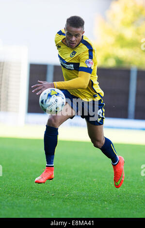 10.04.2014 Fußball: Oxford United V Newport Carlton Morris. Catchline: Fußball: United V Newport Länge: Dps Kopie: Dave Pritchard Pic: Damian Halliwell Picture Stockfoto