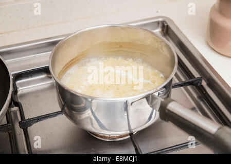 Mediterrane Hähnchen-Suppe-Diät zum Aufladen Stockfoto