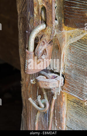 gesägte alte Schleuse Stockfoto