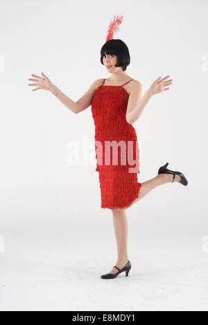 Frau in der Komödie Kostüm in einem 1920er Jahre Flapper-Mode-outfit Stockfoto