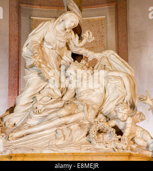 PADUA, Italien - 8. September 2014: Die Pieta Statie von Filippo Parodi (1689) in der Kirche Basilica di Santa Giustina. Stockfoto